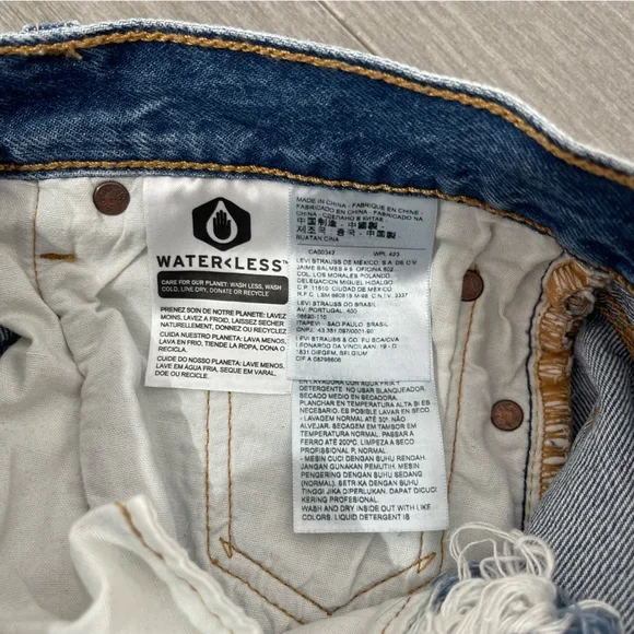 LEVI'S Premium 501 Denim Jean Short in Back To Your Heart 26 Medium Wash Boho - Picture 8 of 14